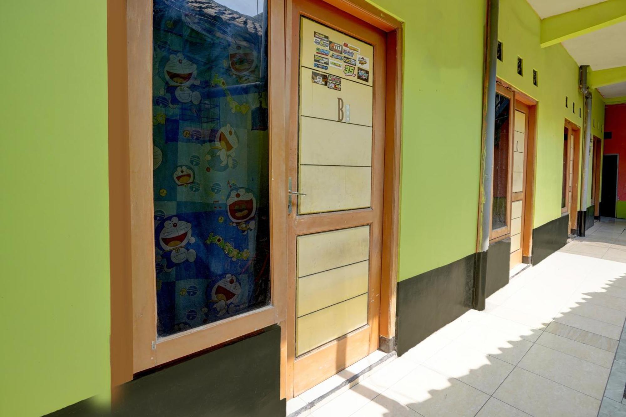 Oyo Life 92840 Wisma Morricco Jombang Exterior photo
