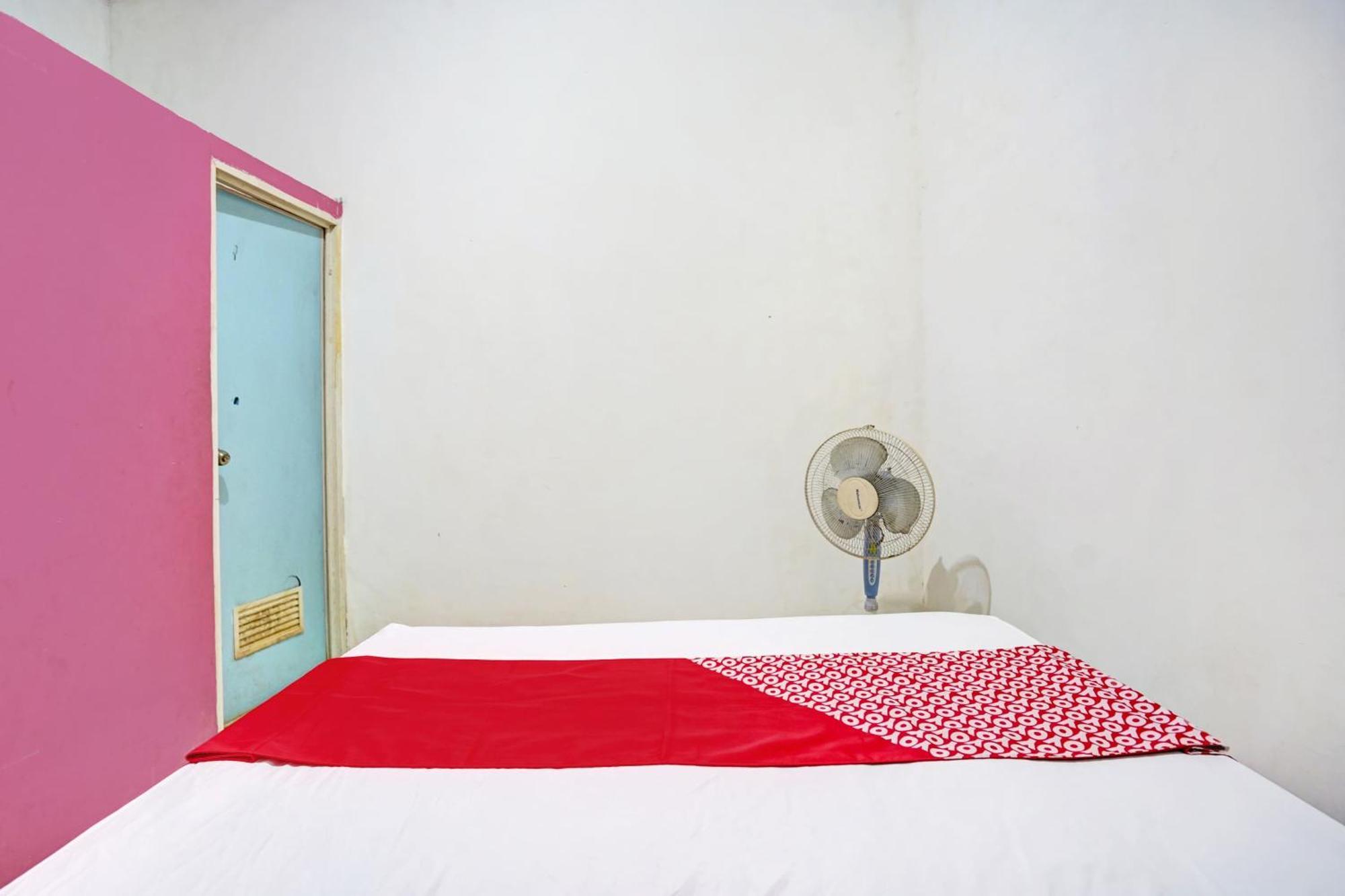 Oyo Life 92840 Wisma Morricco Jombang Exterior photo