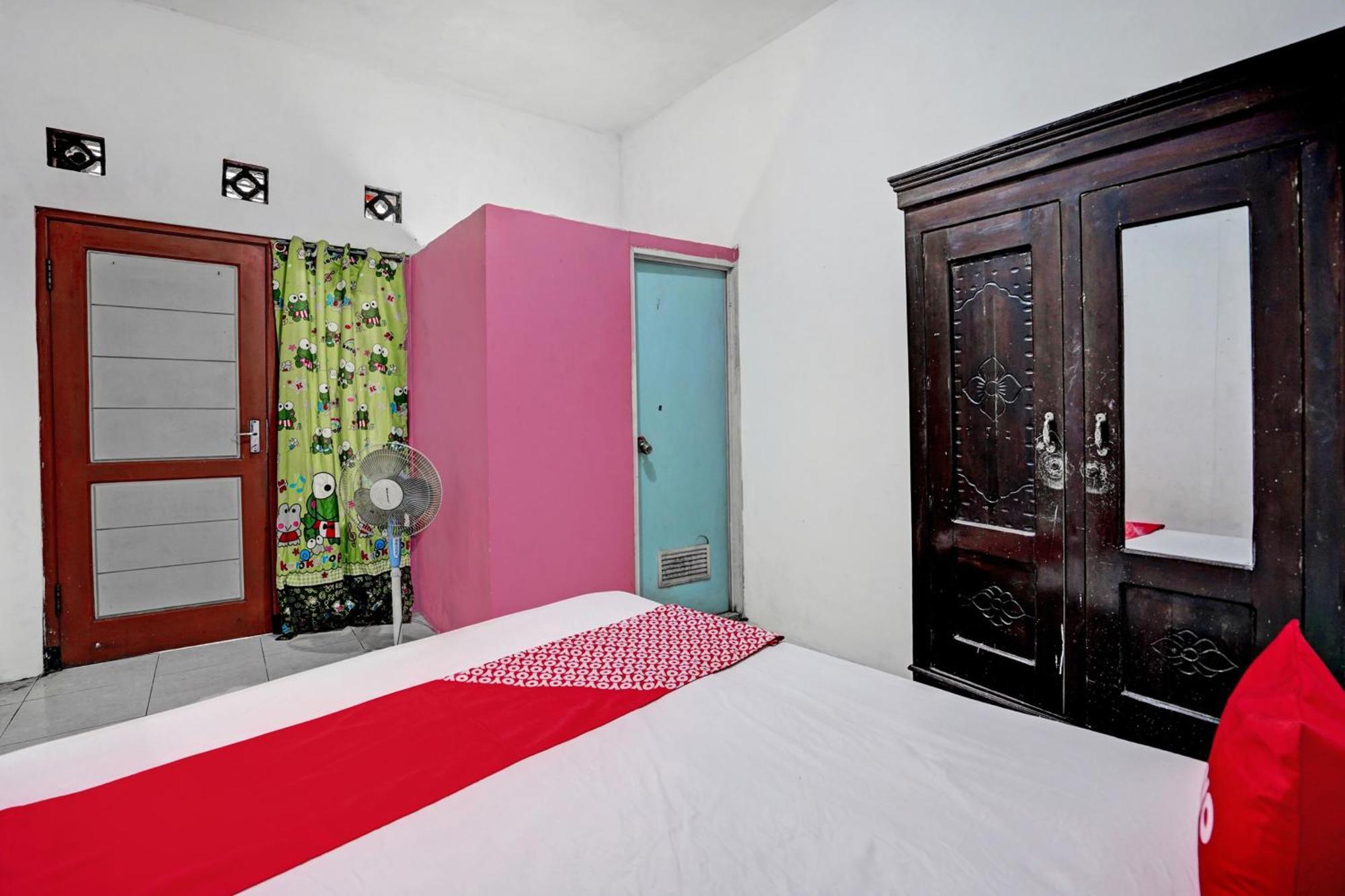 Oyo Life 92840 Wisma Morricco Jombang Exterior photo